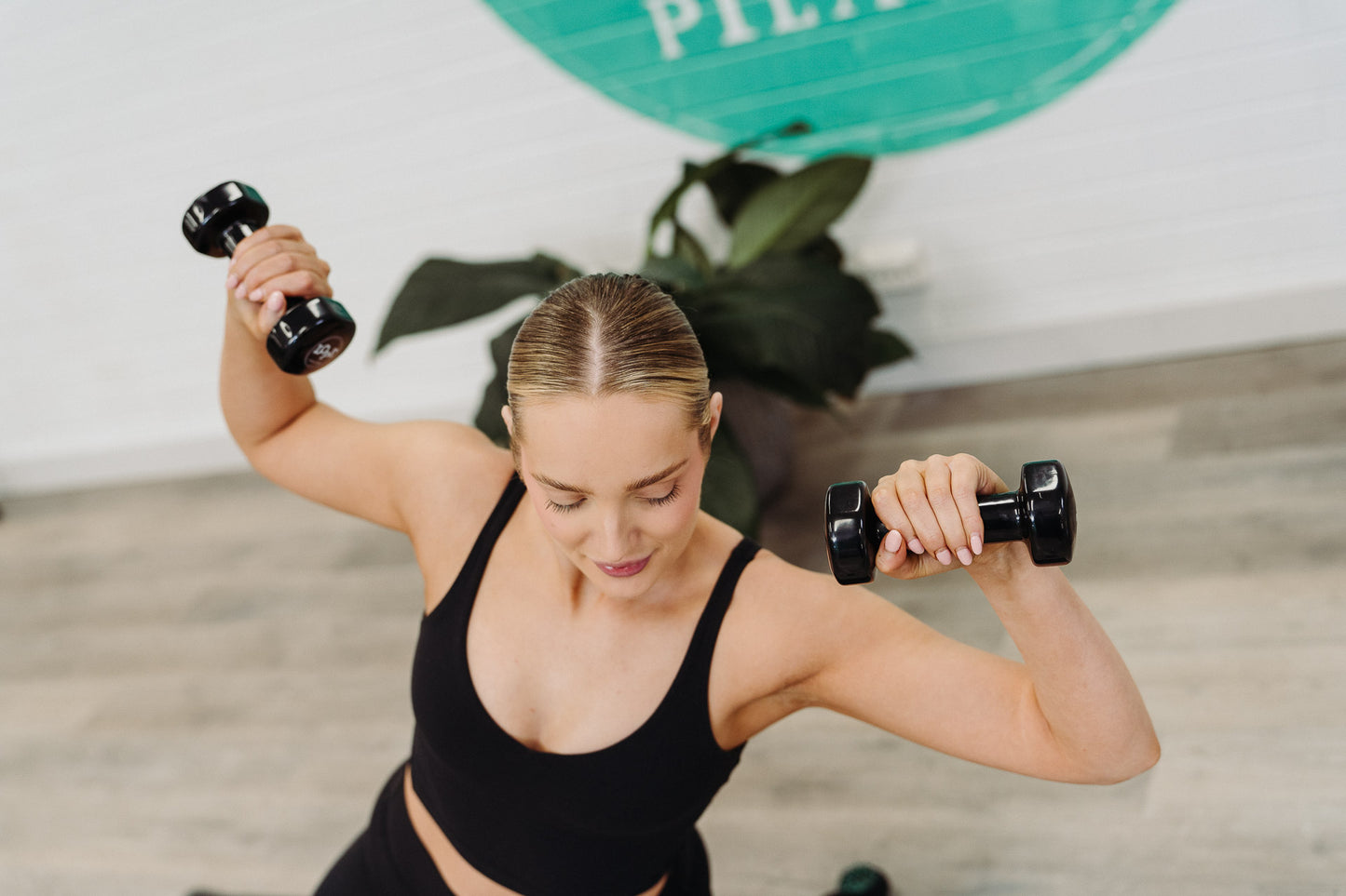 2kg Hand Held Weights Black - One pair